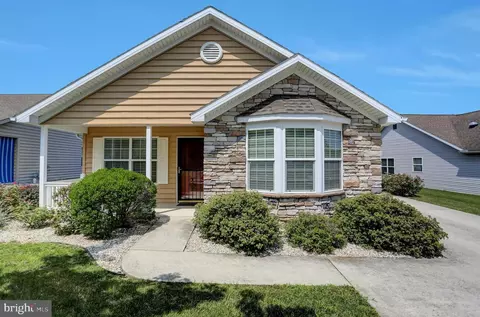 10 Colonial Ct, Shippensburg, PA 17257