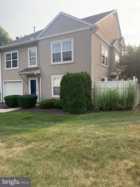 44 Courtyard Dr, Carlisle, PA 17013