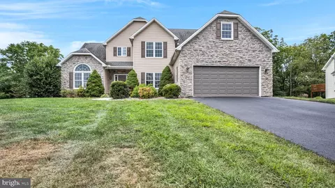 25 Prickly Pear Dr, Carlisle, PA 17013