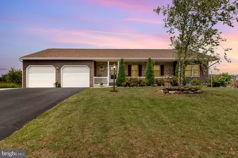 28 Longstreet Dr, Carlisle, PA 17013