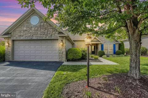903 Macoun Dr, Mechanicsburg, PA 17055