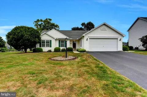 108 Coventry Dr, Carlisle, PA 17015
