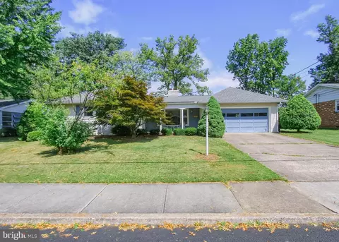 808 Gobin Dr, Carlisle, PA 17013