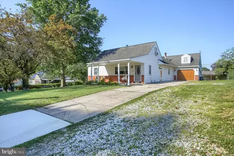 506 Mount Allen Dr, Mechanicsburg, PA 17055