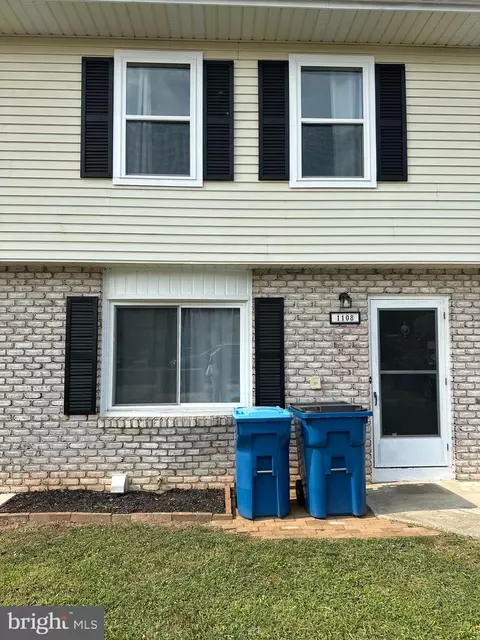 1108 Pheasant Dr N, Carlisle, PA 17013