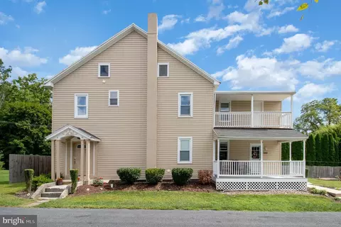 2527 Chestnut St, Mechanicsburg, PA 17055