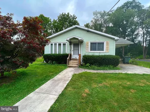 608 Upland St, Mechanicsburg, PA 17055