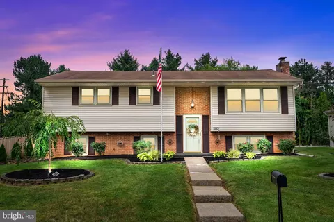 6043 William Dr, Mechanicsburg, PA 17050