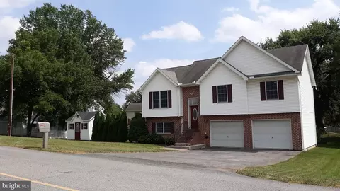 108 Hill Dr, Carlisle, PA 17013