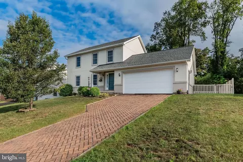 211 White Oak Cir, Mount Holly Springs, PA 17065