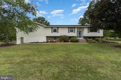 2011 Longs Gap Rd, Carlisle, PA 17013