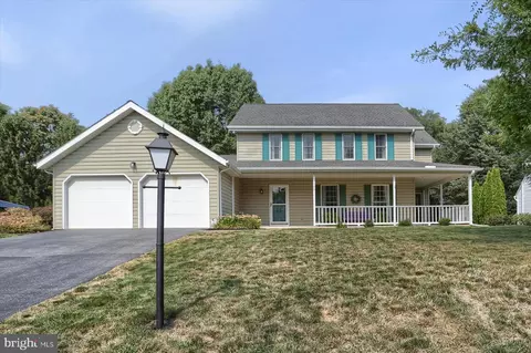 106 Stonehedge Dr, Carlisle, PA 17015