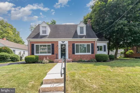 2325 Chestnut St, Camp Hill, PA 17011