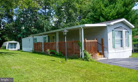 6014 Hummingbird Dr, Mechanicsburg, PA 17050