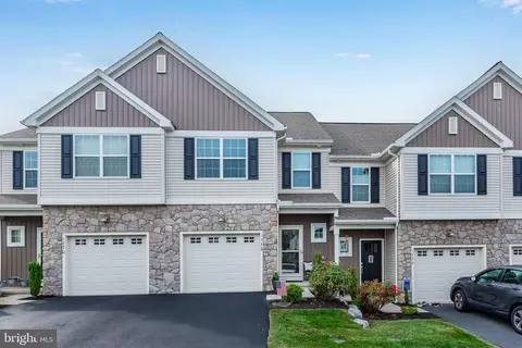 1772 Fairbank Ln, Mechanicsburg, PA 17055