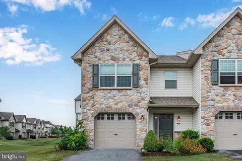 274 Melbourne Ln, Mechanicsburg, PA 17055