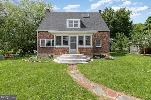 533 N Enola Dr, Enola, PA 17025
