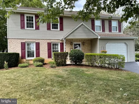 11 Kingswood Dr, Mechanicsburg, PA 17055