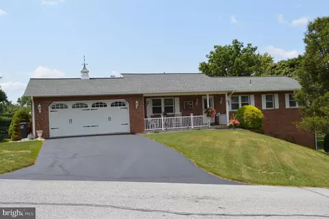 11 Enck Dr, Boiling Springs, PA 17007