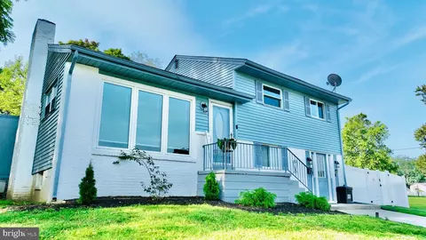 4 Crescent Ct, New Cumberland, PA 17070
