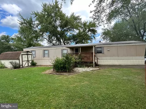 17 Buckeye Ln, Carlisle, PA 17015