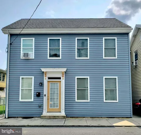 37 W Locust St, Mechanicsburg, PA 17055