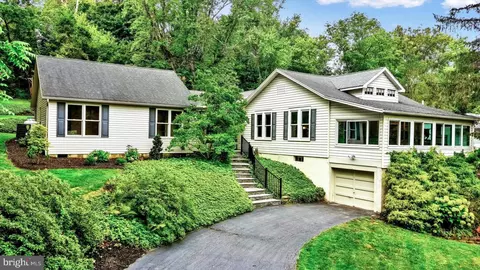 5028 Erbs Bridge Rd, Mechanicsburg, PA 17050