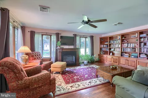6323 Salem Park Cir, Mechanicsburg, PA 17050