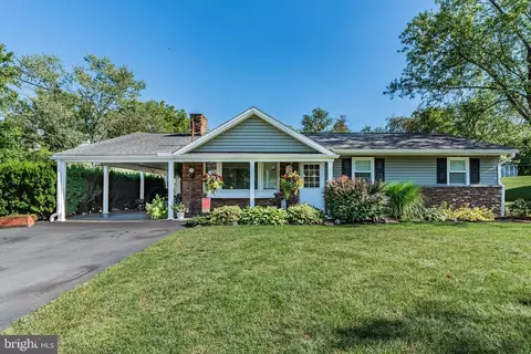 13 Dewalt Dr, Mechanicsburg, PA 17050