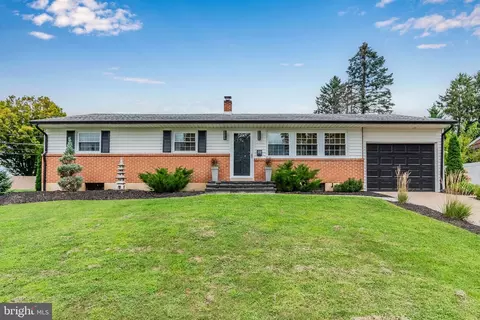 551 Old Orchard Ln, Camp Hill, PA 17011
