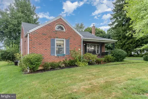 329 W 1st St, Boiling Springs, PA 17007