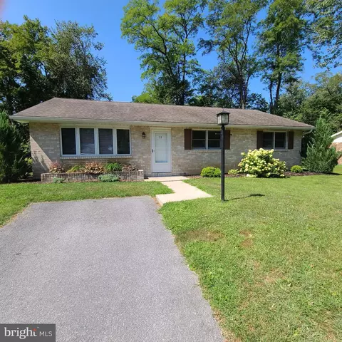 11 Midland Dr, Mount Holly Springs, PA 17065