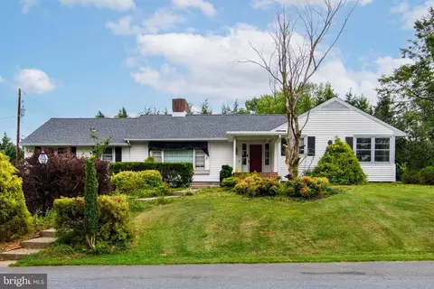 2863 Russell Rd, Camp Hill, PA 17011