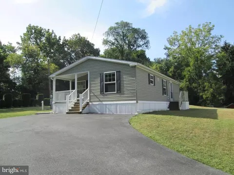 19 Wood Ln #B, Carlisle, PA 17013