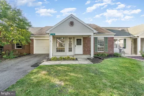 72 Greenspring Dr, Mechanicsburg, PA 17050