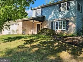 532 Orrs Bridge Rd, Camp Hill, PA 17011
