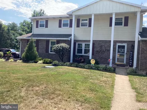 110 Dorwood Dr, Carlisle, PA 17013