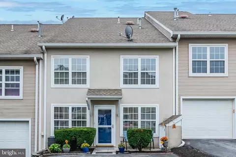 46 Courtyard Dr, Carlisle, PA 17013