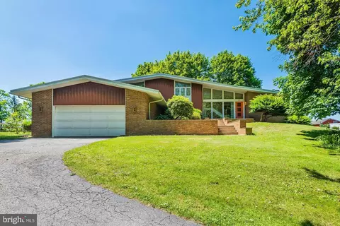 8 Alters Rd, Carlisle, PA 17015