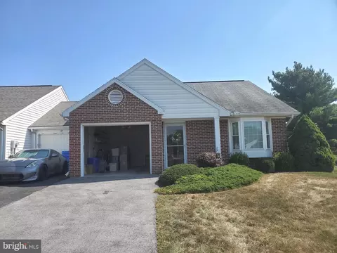 29 Fieldcrest Dr, Mechanicsburg, PA 17050