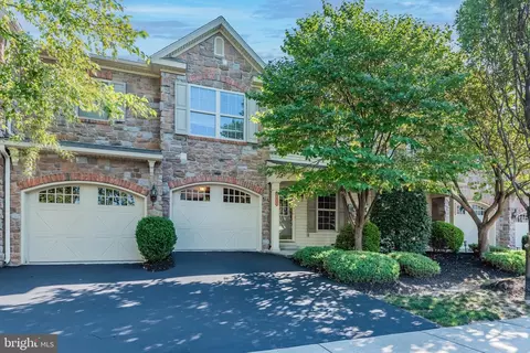 461 Nursery Dr N, Mechanicsburg, PA 17055