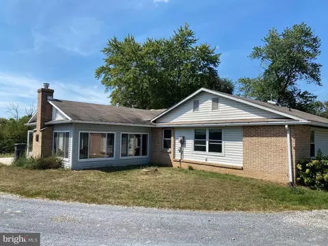 168 W Middlesex Dr, Carlisle, PA 17013
