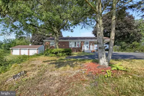 1 Ellen Dr, Enola, PA 17025