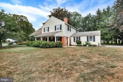 413 Blacklatch Ln, Camp Hill, PA 17011