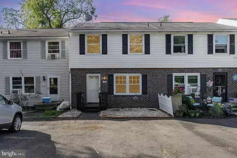 107 Bungalow Rd, Enola, PA 17025