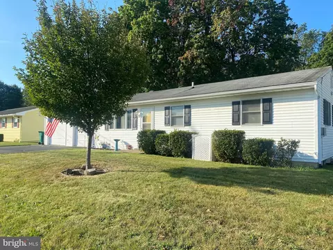 439 Berkshire Ln, Mechanicsburg, PA 17050