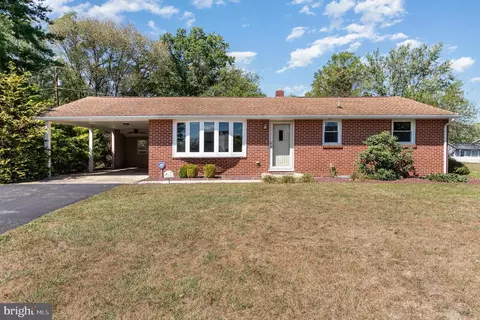 119 Willow View Dr, Carlisle, PA 17013
