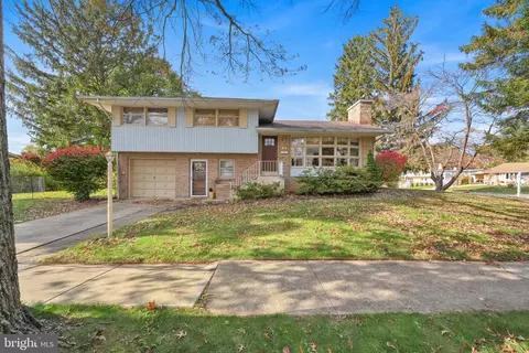 48 Colgate Dr, Camp Hill, PA 17011