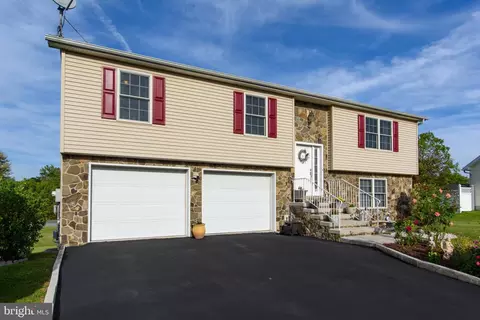 104 Sgrignoli Ln, Enola, PA 17025