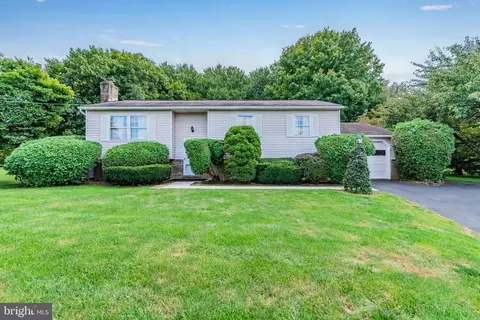 1469 Lutztown Rd, Boiling Springs, PA 17007